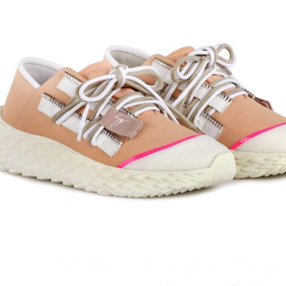 -14 NWT 850.00 Giuseppe Zanotti
Urchin sneakers  New in Box Size 38